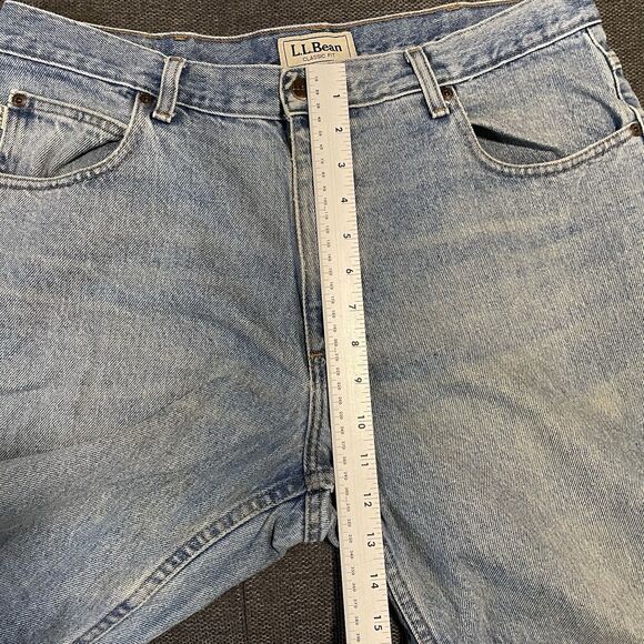 L.L. Bean Classic Fit Denim Jeans Men's‎ 35 X 29 Light Wash Blue Straight Leg - Picture 4 of 10